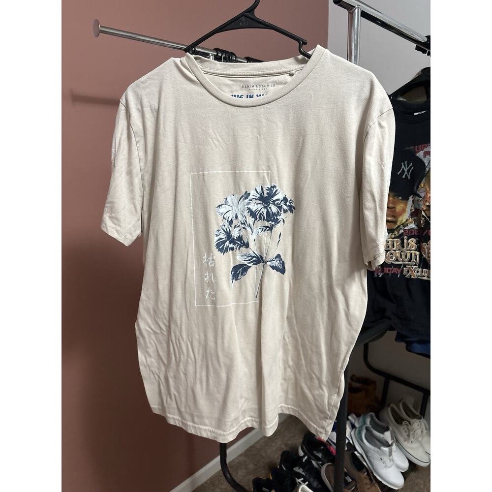Live In Wonder T Shirt Size L